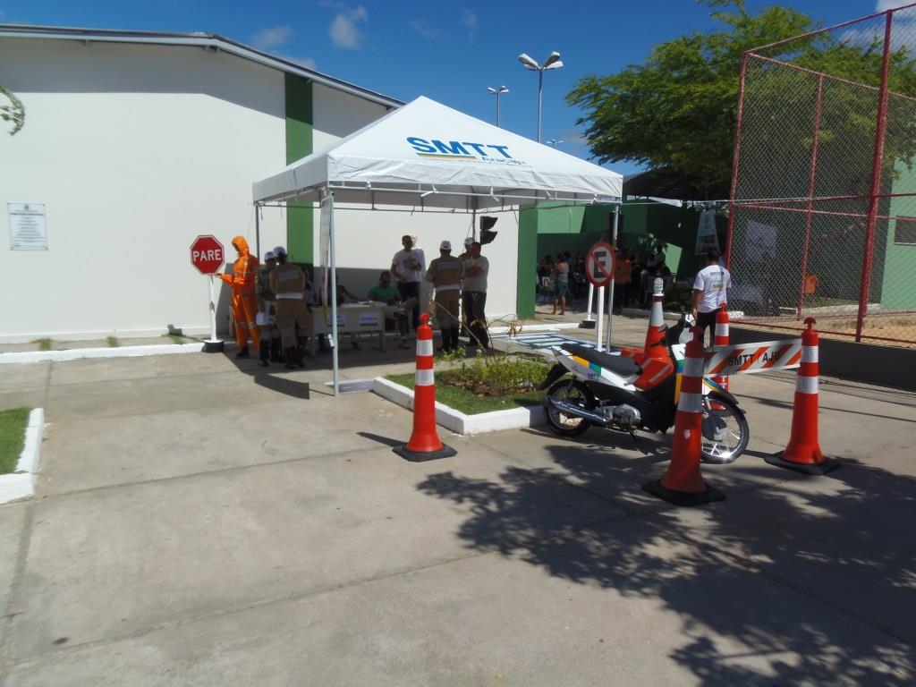 SMTT participa de atividades em comemoração ao Dia da Juventude - SMTT Aracaju